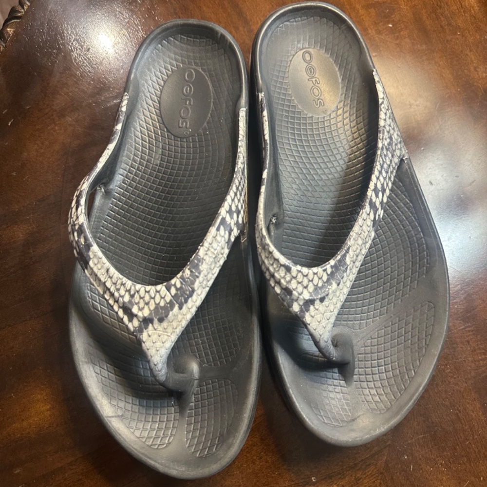 OOFOS OOlala Black Snakeskin Sandal